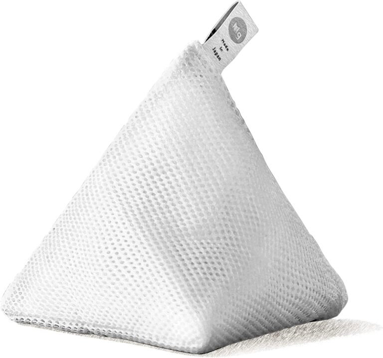 Magnesium laundry detergent pouch