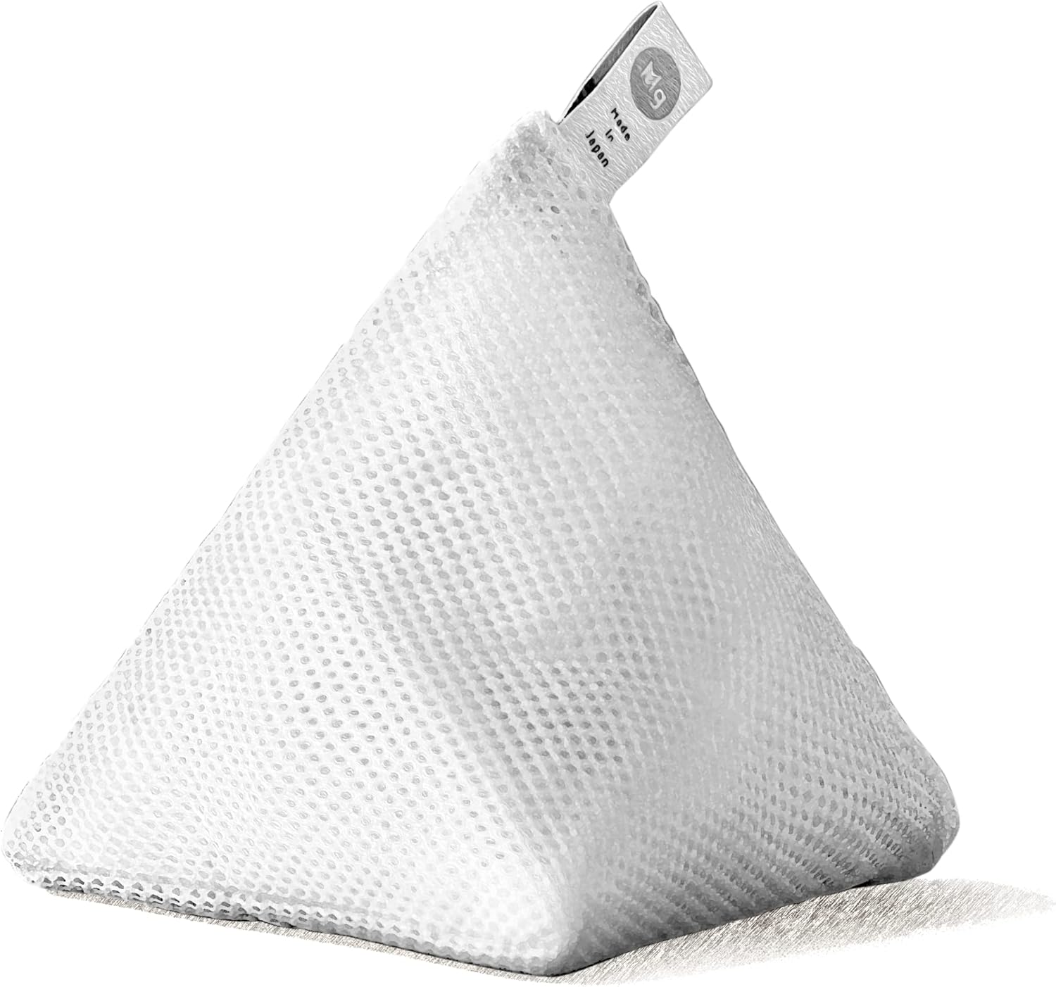 Magnesium laundry detergent pouch
